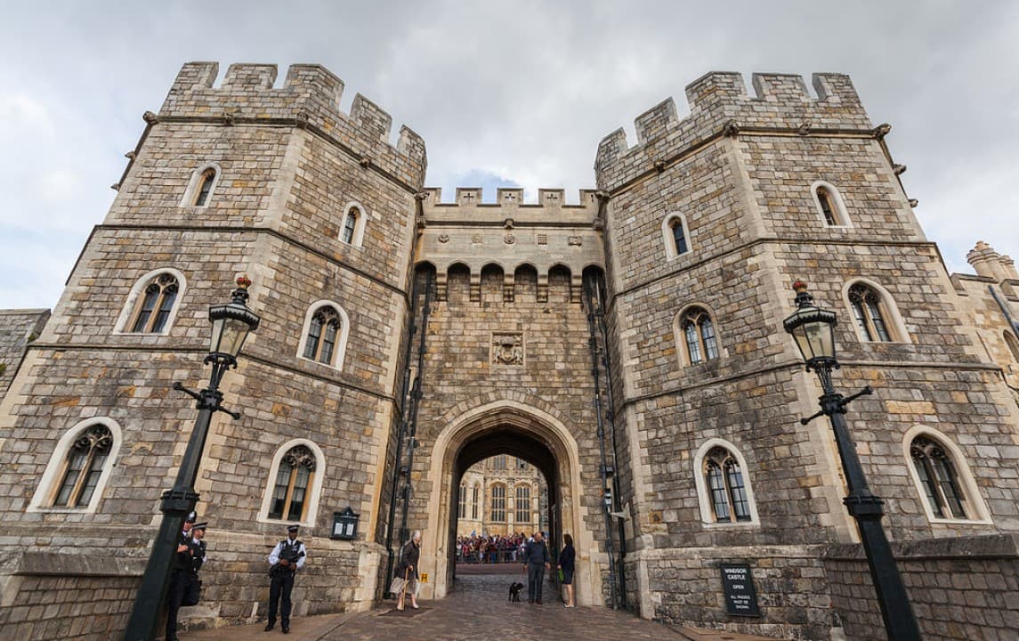 Windsor Castle, Stonehenge and Bath Tour with Lunch in Lacock - imagen 3