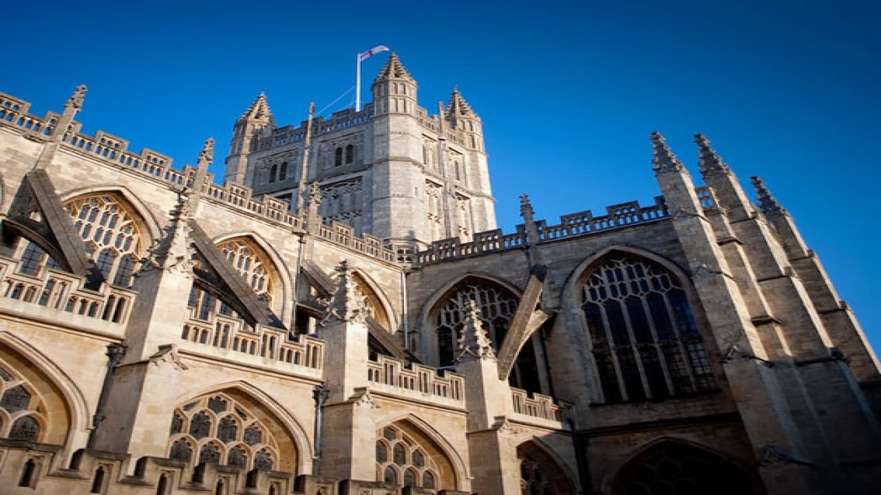 Windsor Castle, Stonehenge and Bath Tour with Lunch in Lacock - image 9