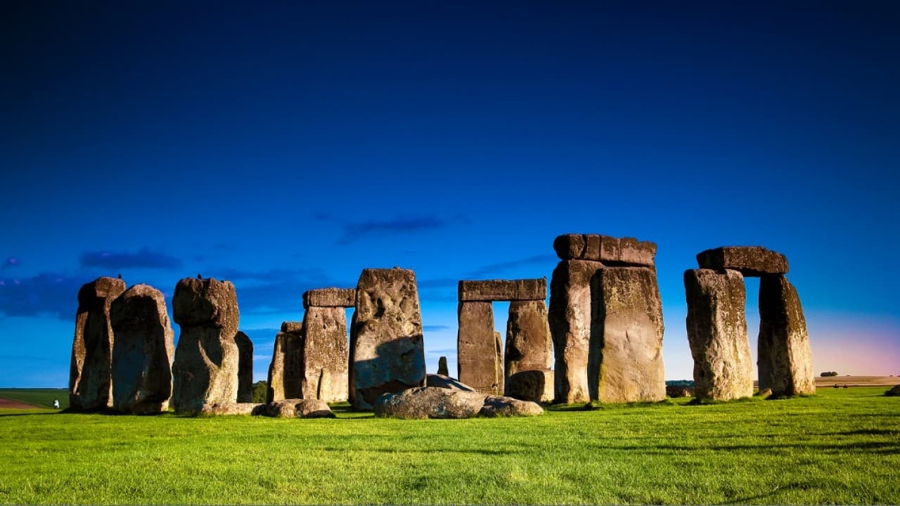 Stonehenge and Roman Baths Tour - image 2