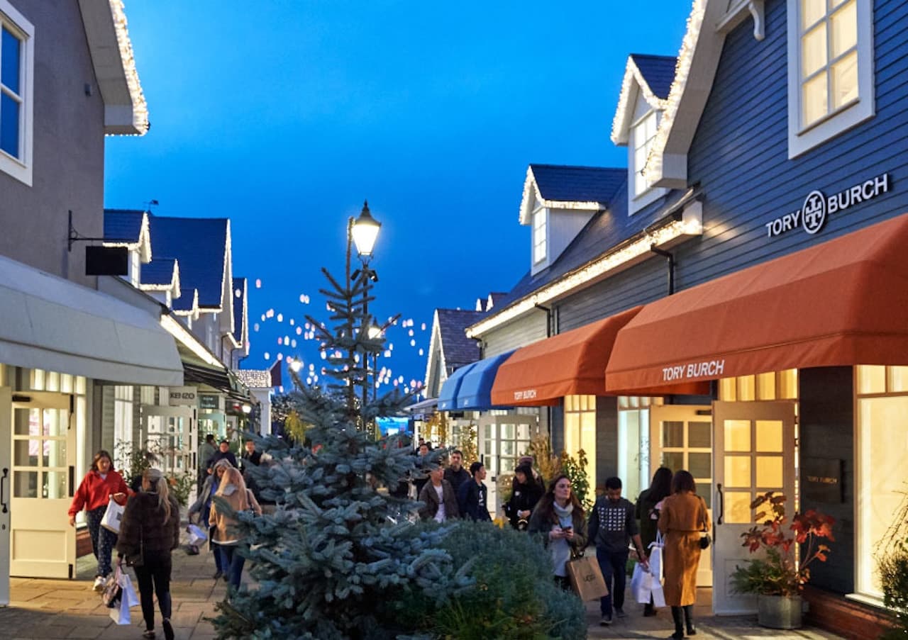 Bicester Village Shopping with Round Trip Rail Transfers from London - image 6