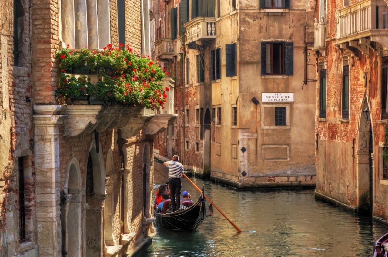 Venice: Gondola Ride with Live Commentary - main image