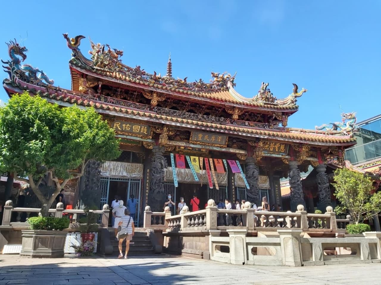 Classic Taipei Landmarks Full-Day Tour: National Palace Museum, Chiang Kai-shek Memorial Hall - image 4