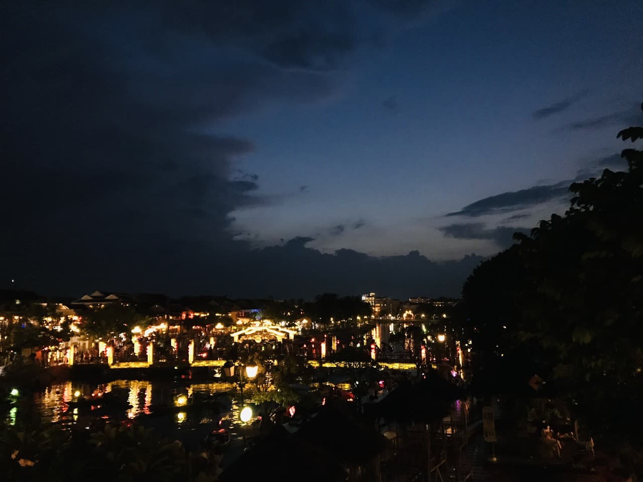 Hoai River Evening Boat Ride with Lantern Experience - image 5