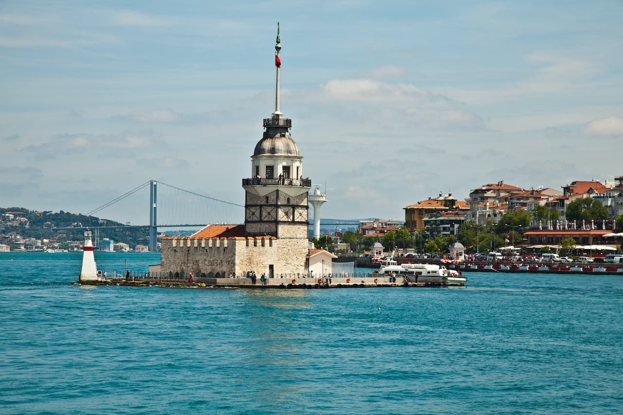 Bosphorus Sightseeing Cruise on a Luxury Yacht - image 11