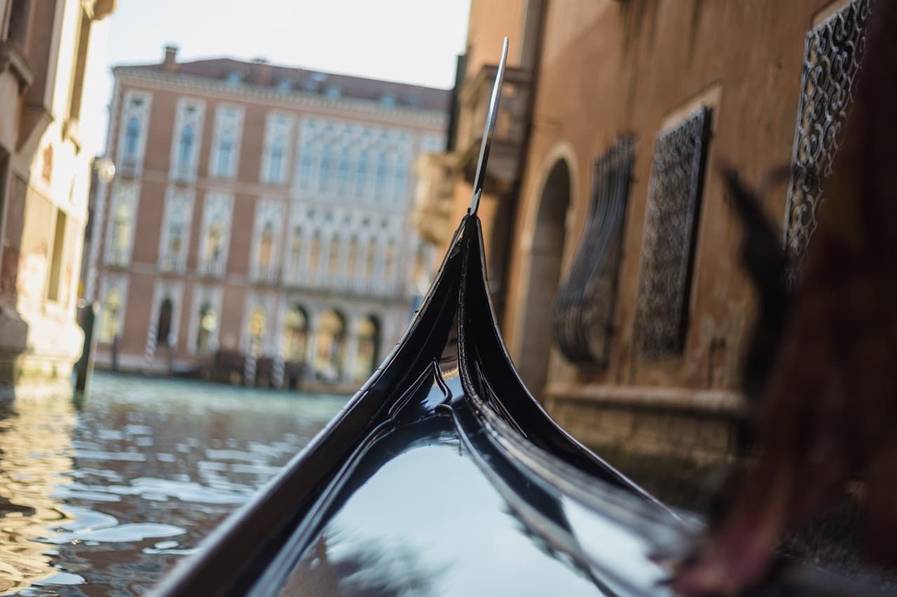 Venice: Gondola Ride with Live Commentary - image 4