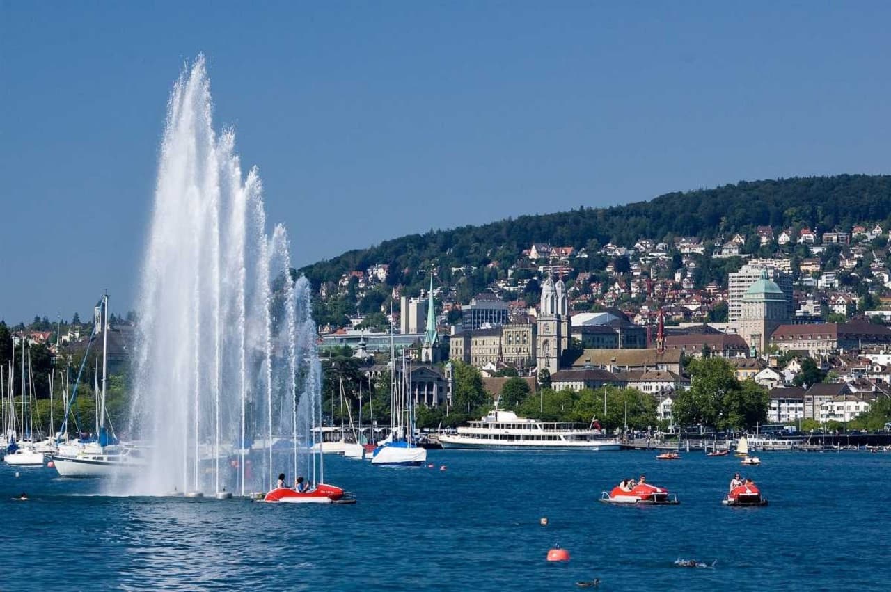 Zurich City Sightseeing Bus Tour with Lake Cruise - imagen 2