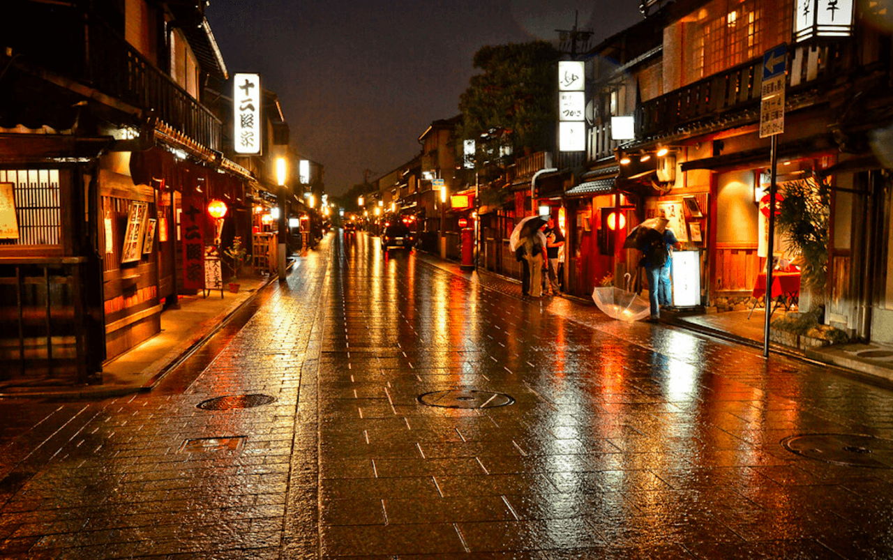 Kyoto Gion and Kaiseki Night Food Tour - image 2
