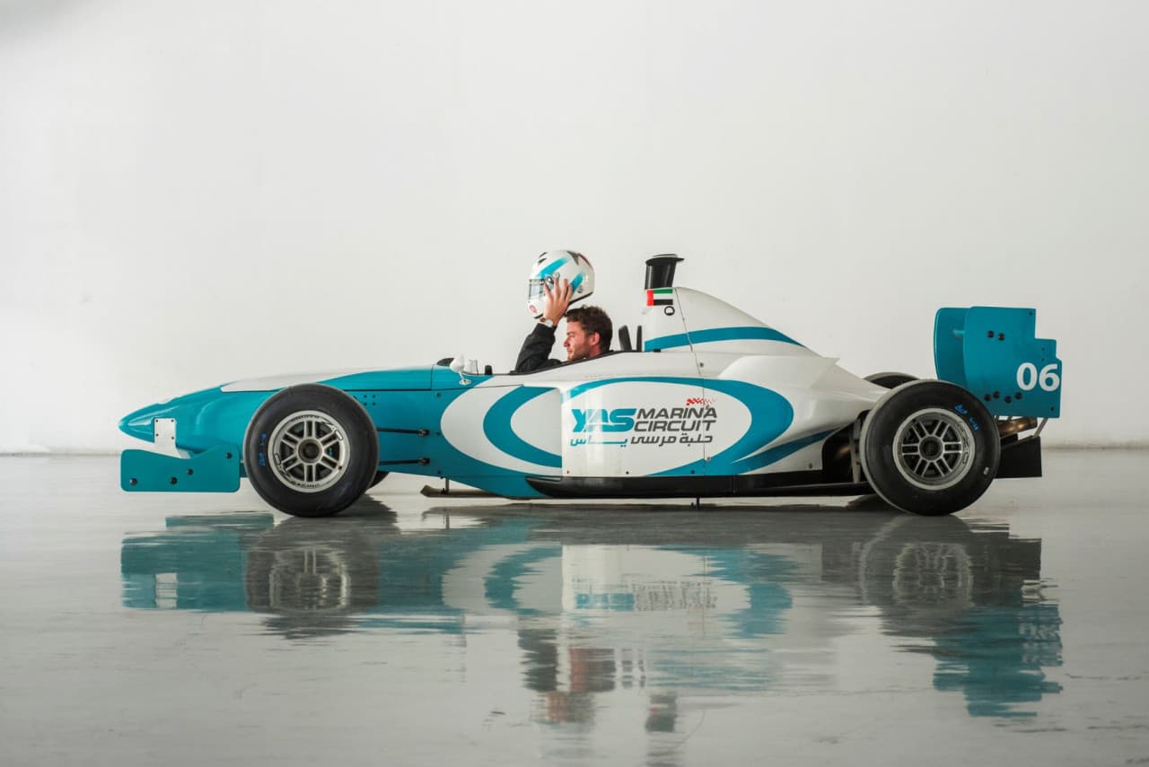 Yas Marina Circuit Formula Yas 3000 Driving Experience - image 7