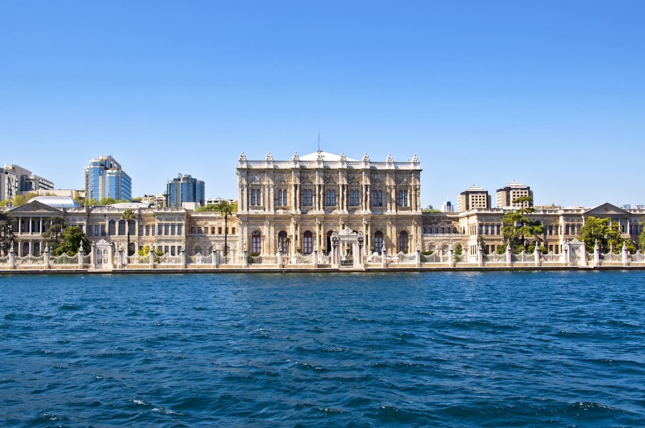 Bosphorus Sightseeing Cruise on a Luxury Yacht - image 10