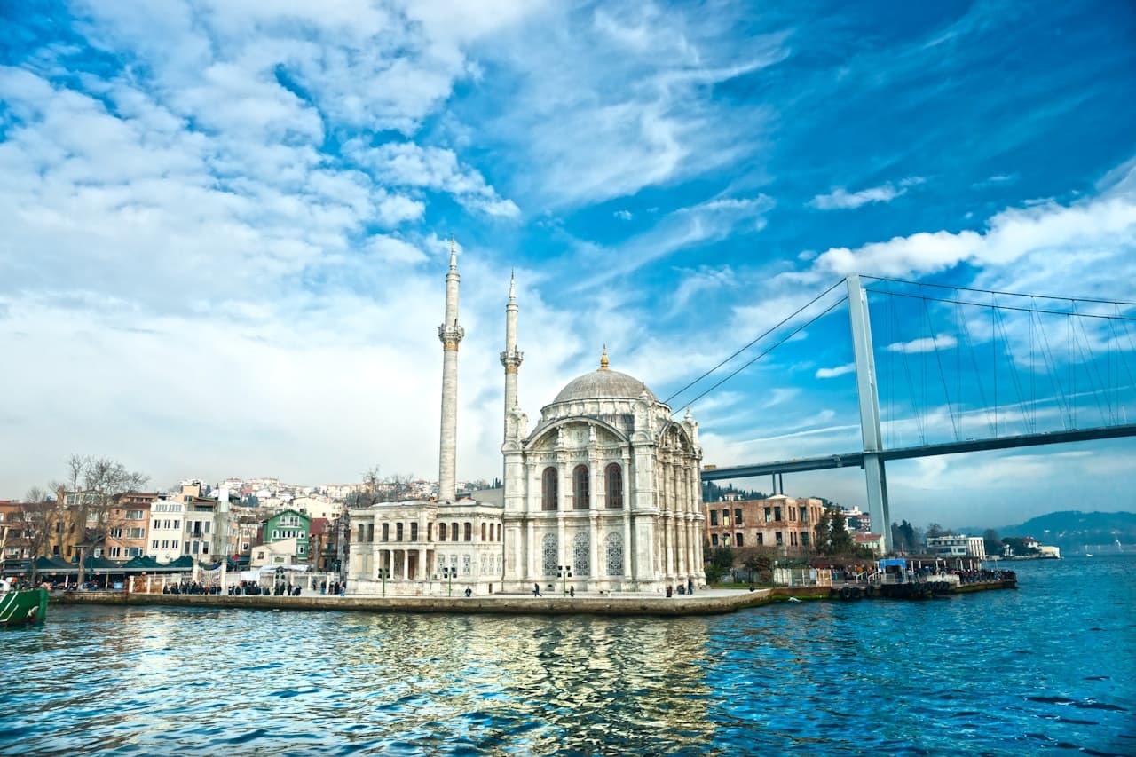 Bosphorus Sightseeing Cruise on a Luxury Yacht - image 9