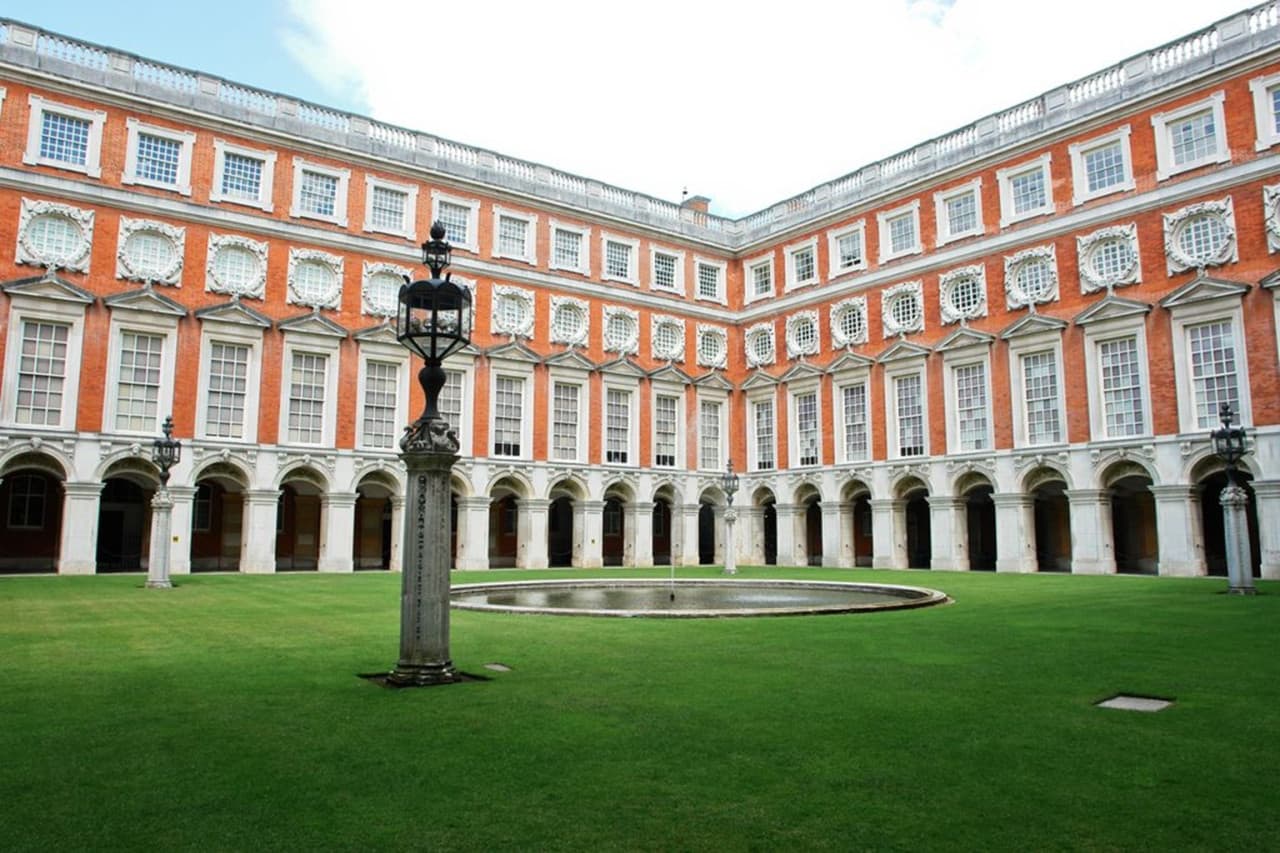 Hampton Court Palace, Windsor Castle, and London Sightseeing Tour - image 10