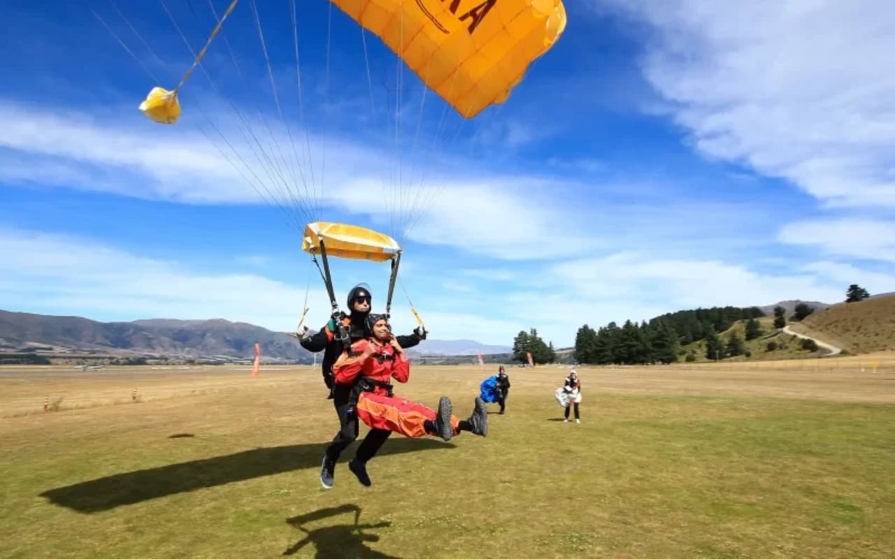 Tandem Skydiving Experience Wanaka - image 4