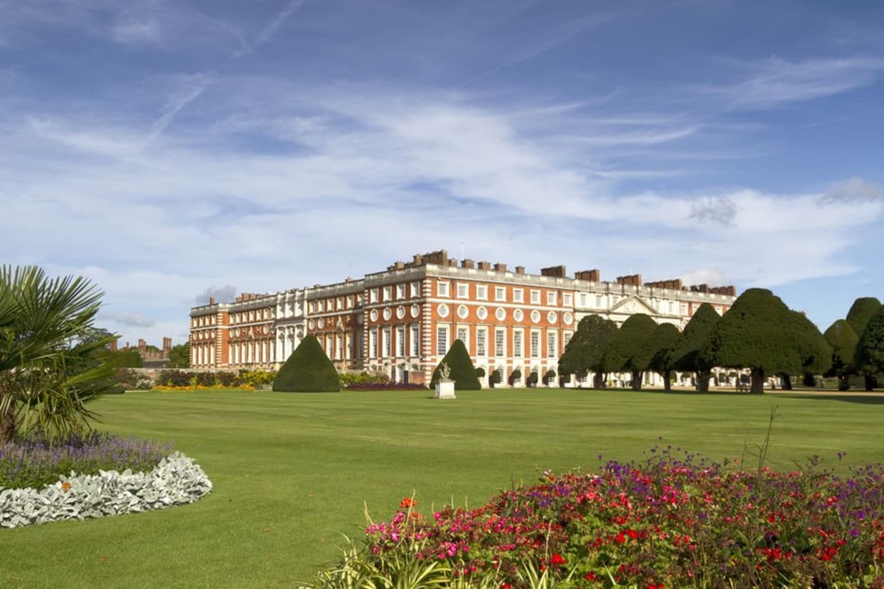 Hampton Court Palace, Windsor Castle, and London Sightseeing Tour - image 11