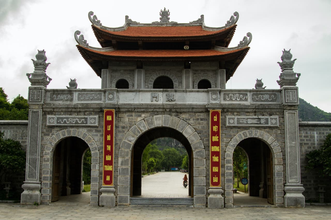 Hoa Lu and Tam Coc Tour from Hanoi - image 4