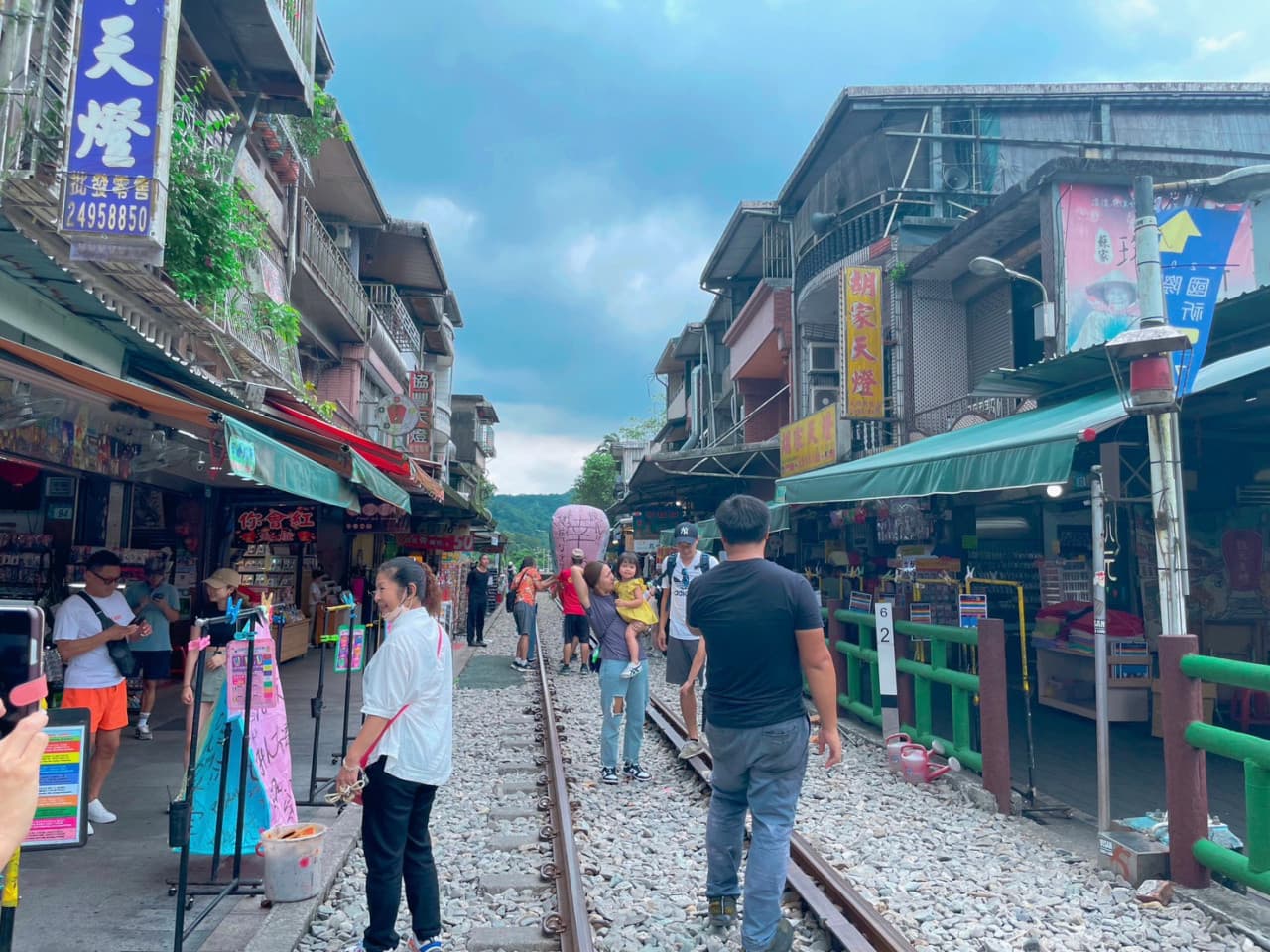 Yehliu, Jiufen, and Shifen Full-Day Tour from Taipei - image 9