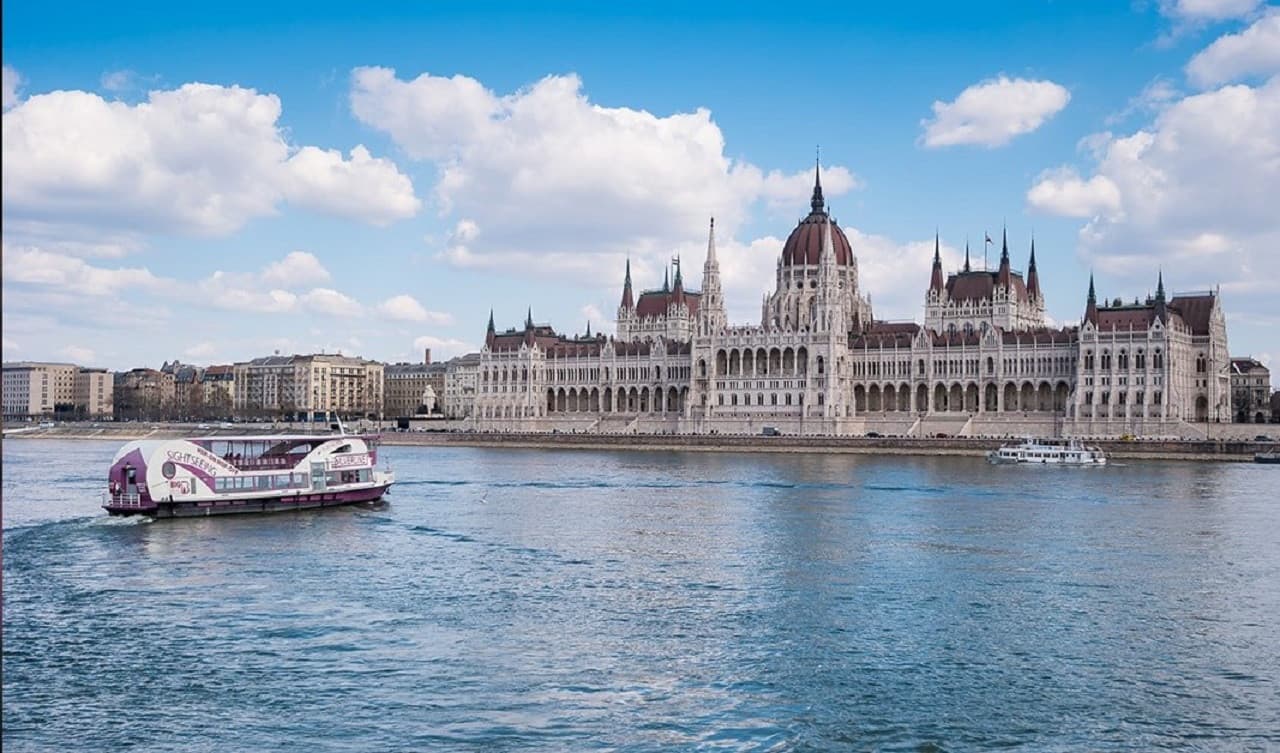 Big Bus Budapest Hop-on Hop-off Bus Tour - image 15