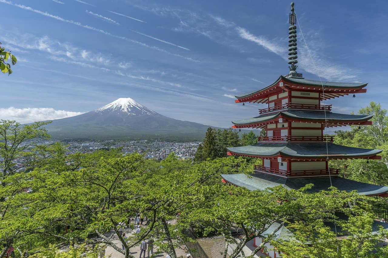 Mount Fuji and Oshino Hakkai Ole Hot Spring Full-Day Tour from Tokyo - image 4