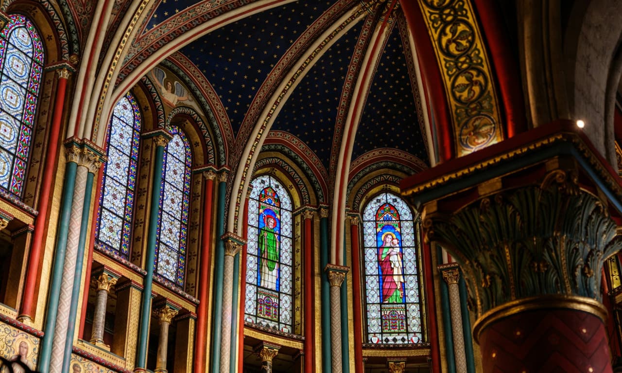 Sainte-Chapelle Tour with English Live Commentary & Reserved Entry - image 4