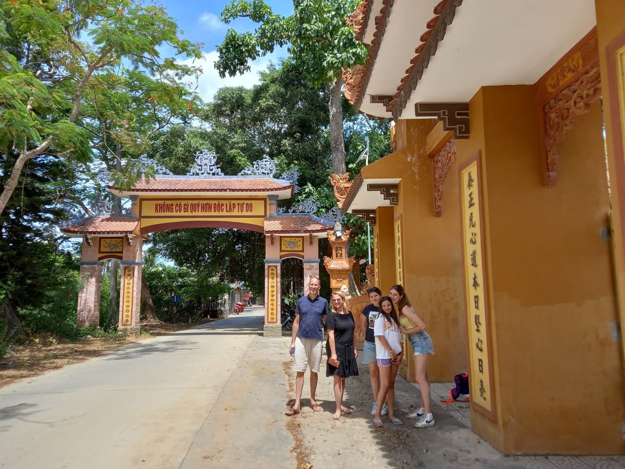 Thanh Toan Village Motorbike Tour with Cooking Class - image 5