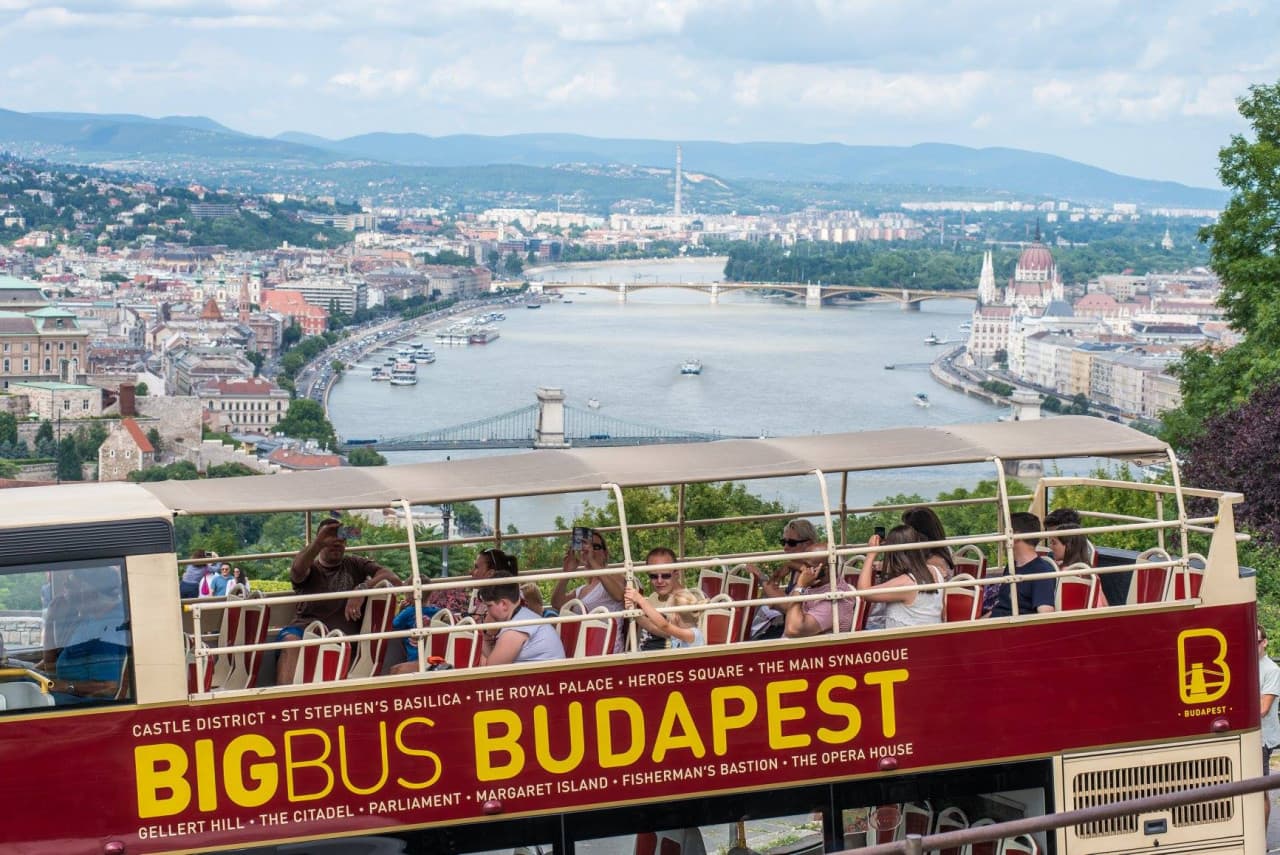 Big Bus Budapest Hop-on Hop-off Bus Tour - image 11