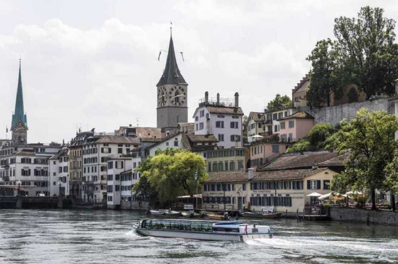 Zurich City Tour with Ferry and Felsenegg Cable Car - image 3