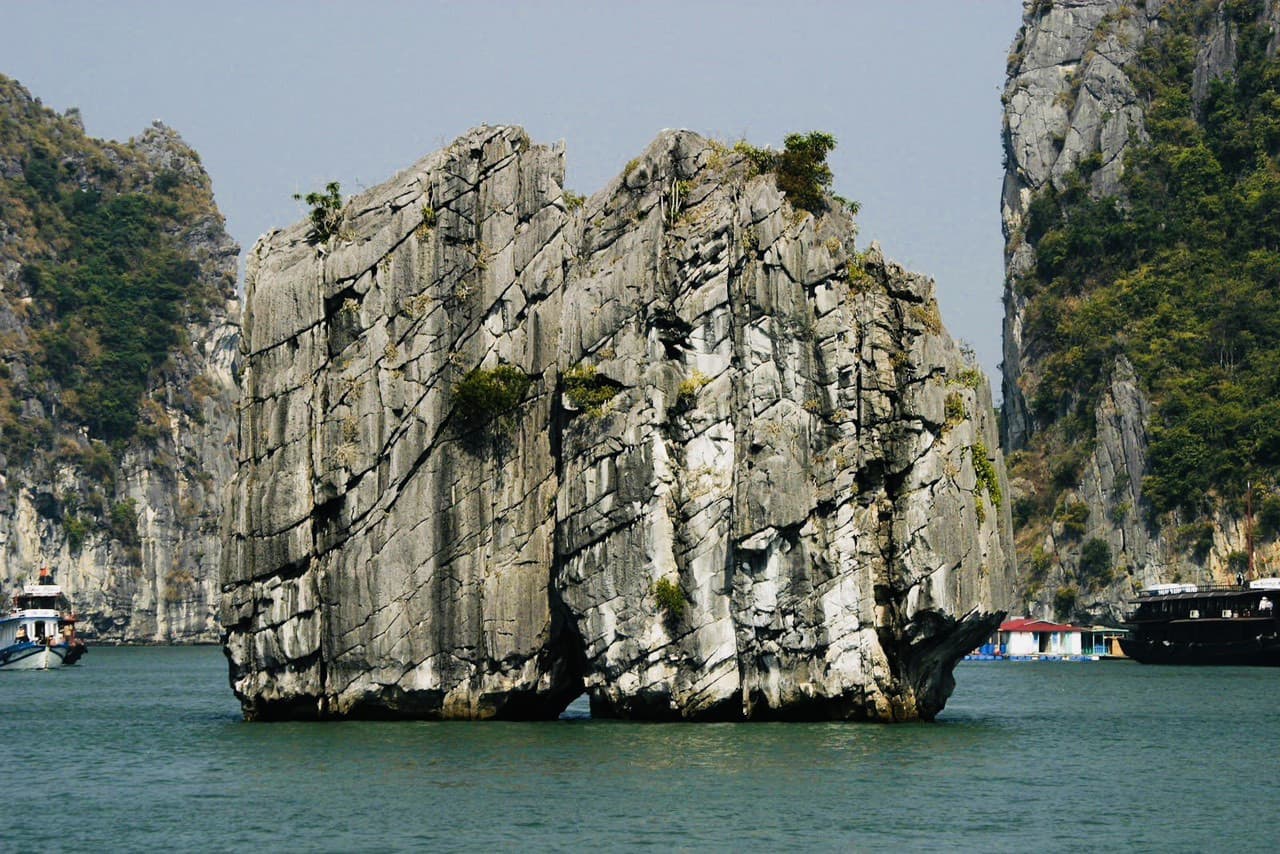 Ha Long Bay Cruise with Round Trip Transfer from Hanoi - image 4