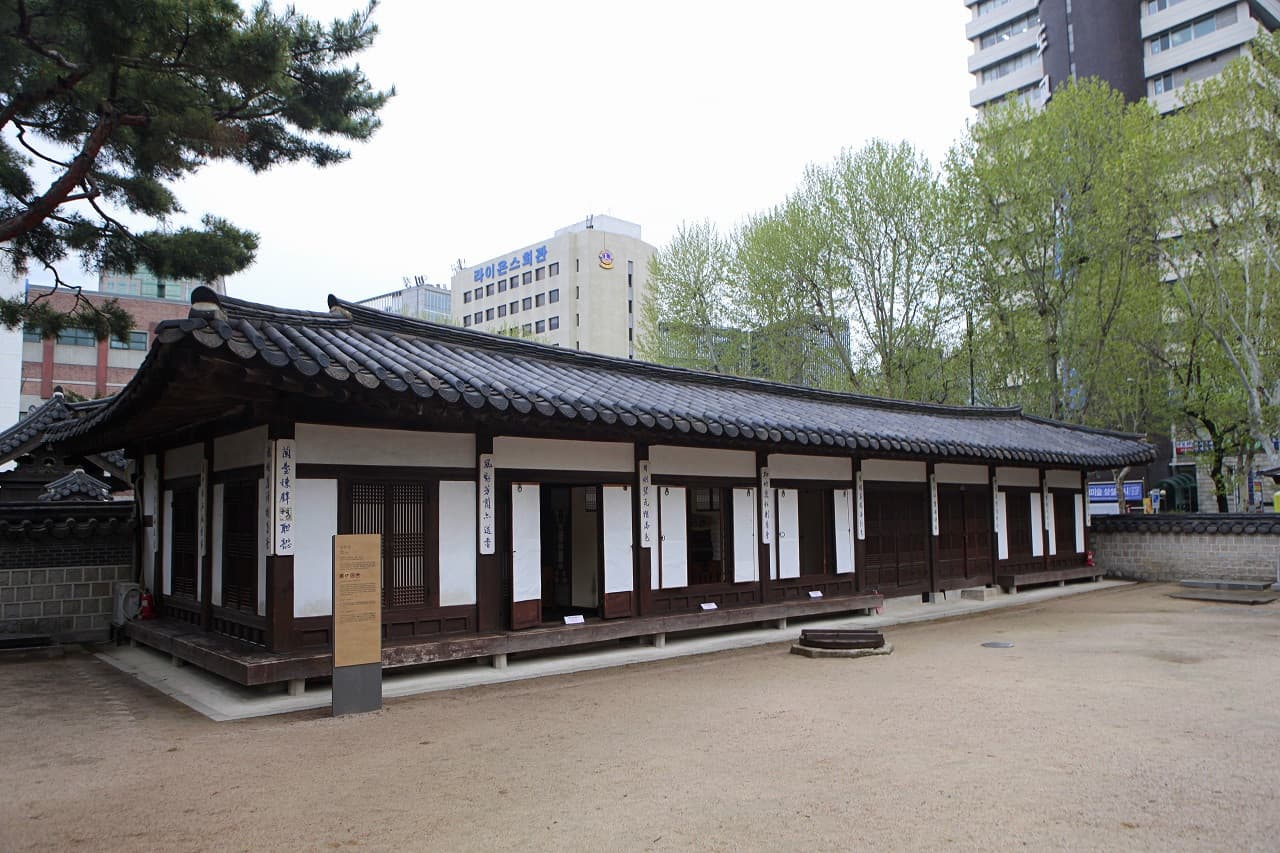 Dongdaemun Hop-on Hop-off Bus Tour by Yellow Balloon City Bus - image 10
