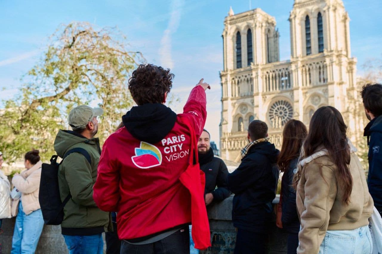 Notre Dame Cathedral Neighbourhood Guided Walking Tour - imagen 3