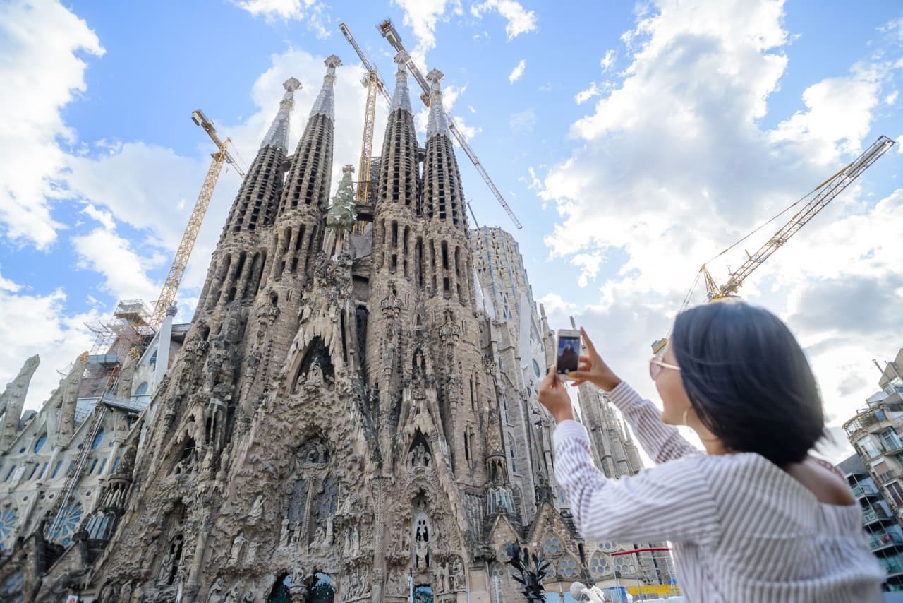 Barcelona Walking Tour with High-Speed Train Transfer from Madrid - image 2