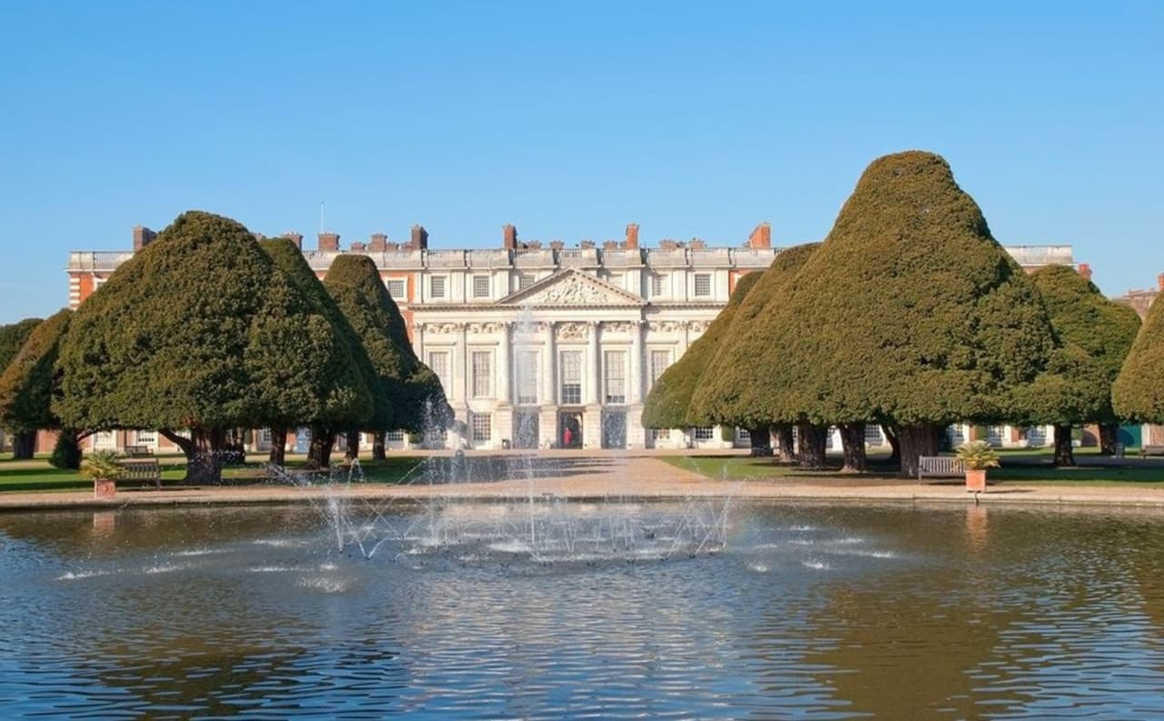 Hampton Court Palace, Windsor Castle, and London Sightseeing Tour - image 9