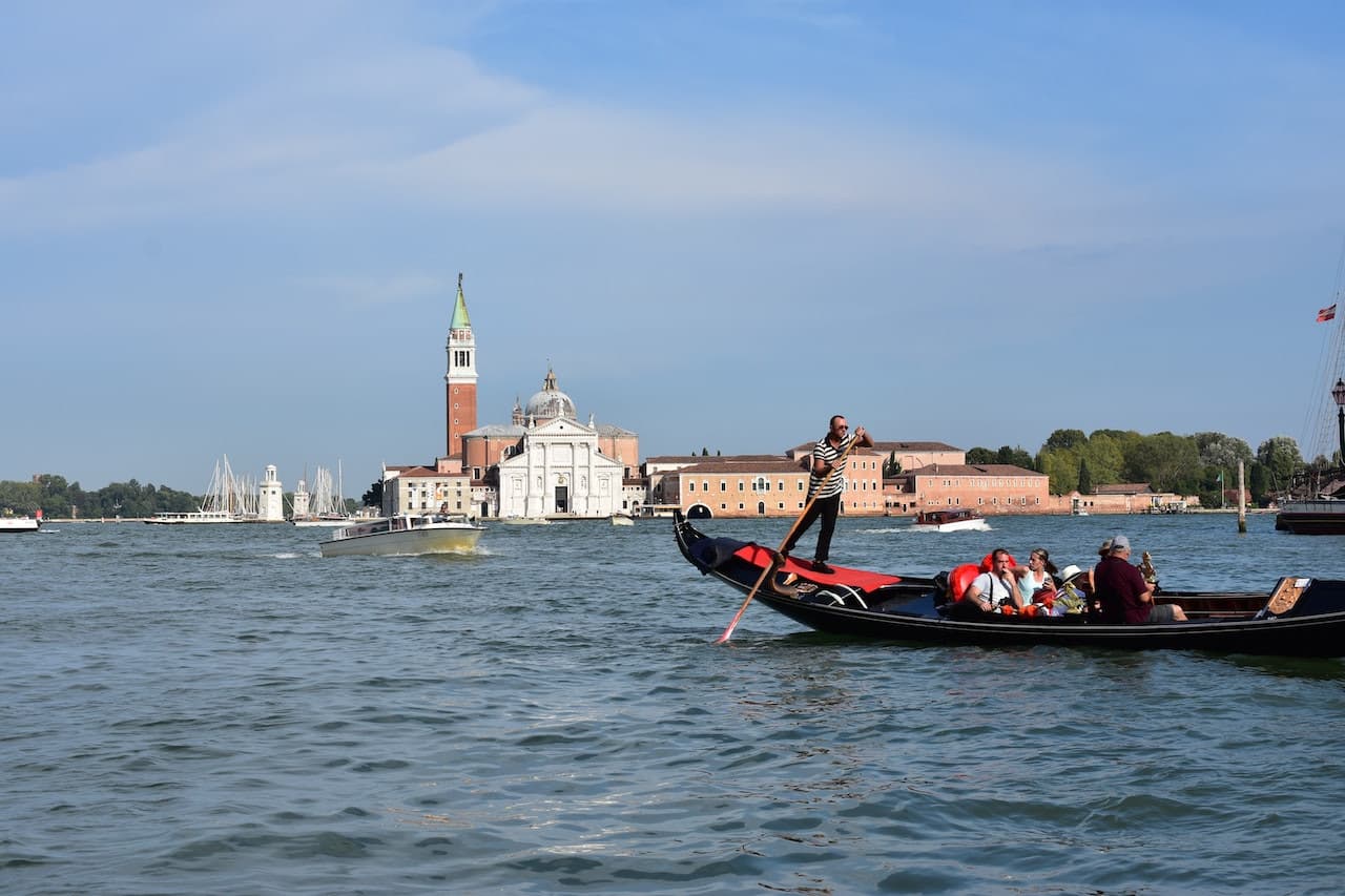 Venice: Gondola Ride with Live Commentary - image 3