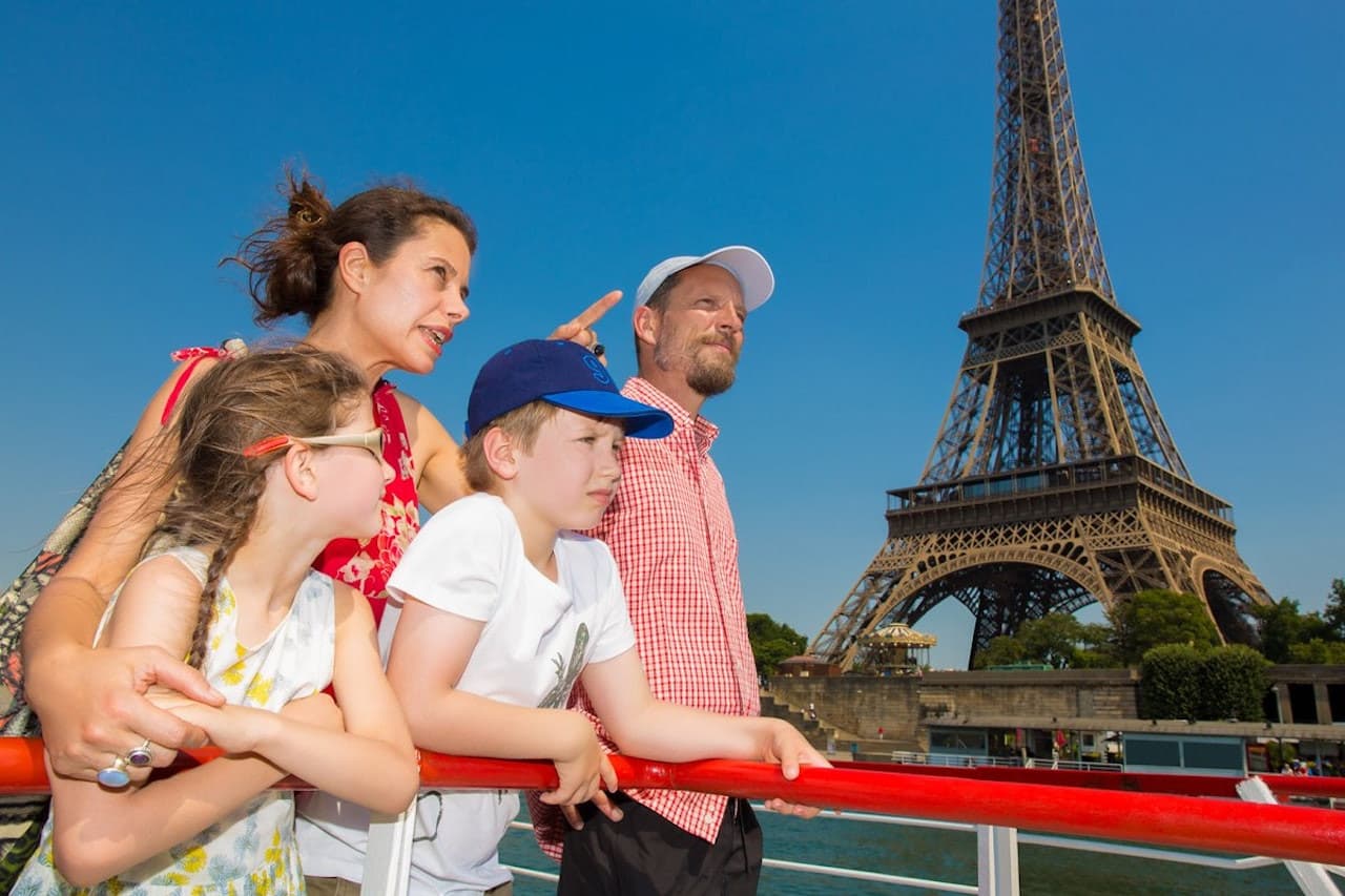 Seine River Sightseeing Cruise by Bateaux Mouches - image 11