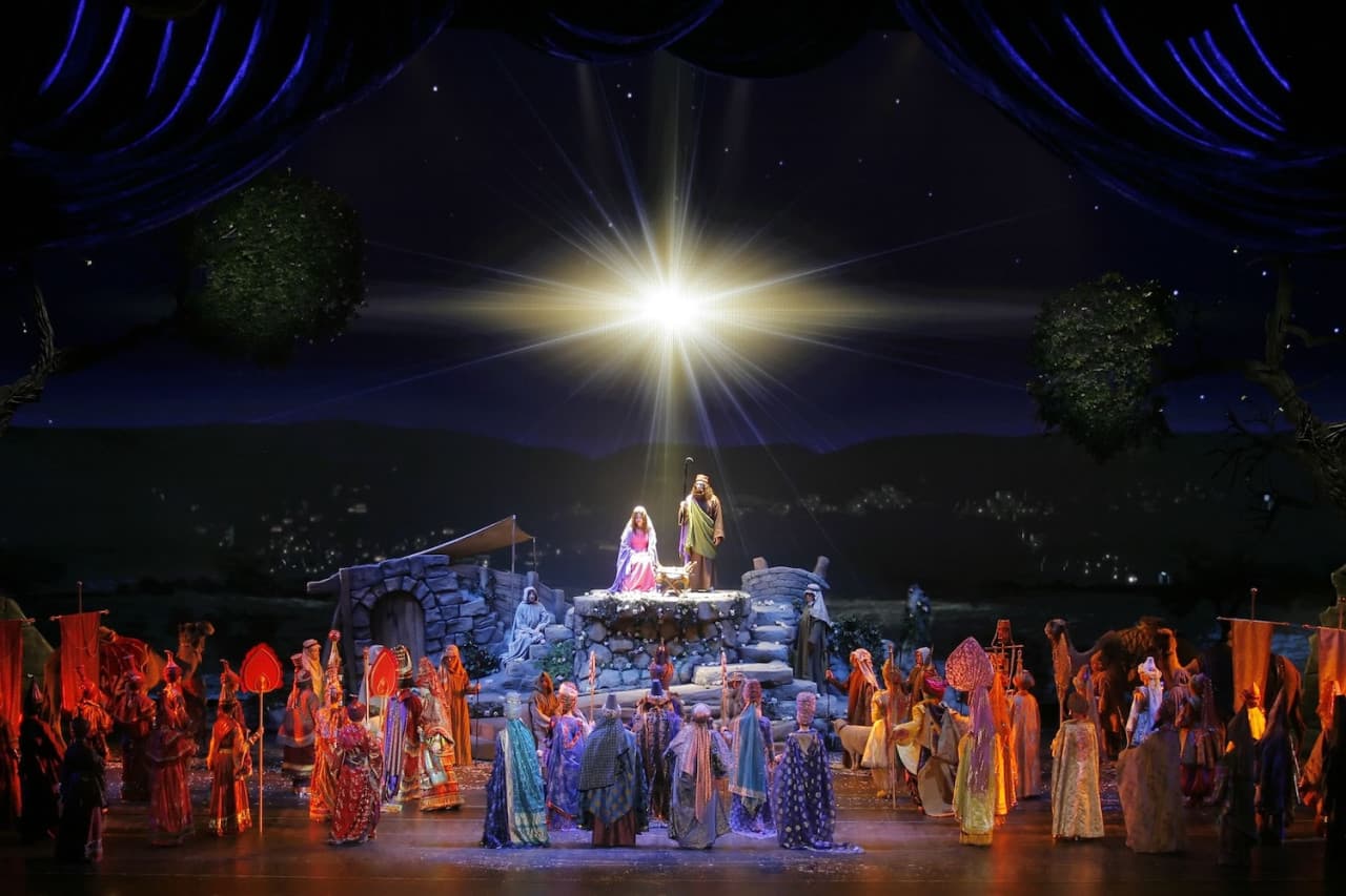 Radio City Music Hall Christmas Spectacular Show Starring the Rockettes Tickets - image 12