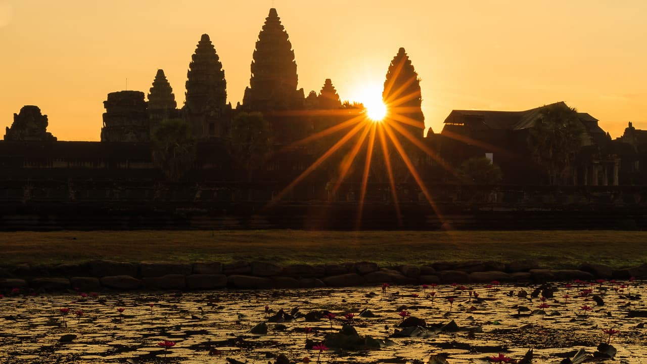 Angkor Temples Sunrise Tour by Tuk-Tuk - imagen principal