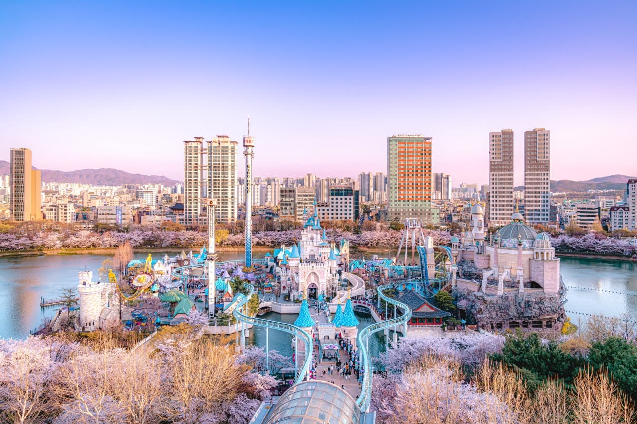 COMBO: Lotte World Adventure Seoul + Seoul Sky Observatory Tickets - main image