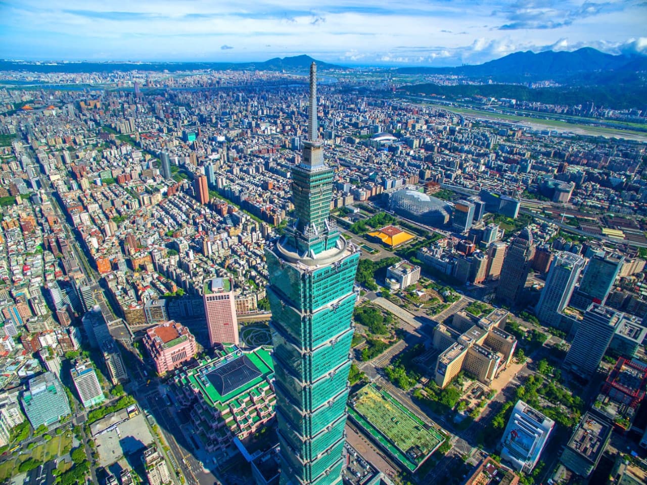 Classic Taipei Landmarks Full-Day Tour: National Palace Museum, Chiang Kai-shek Memorial Hall - image 6