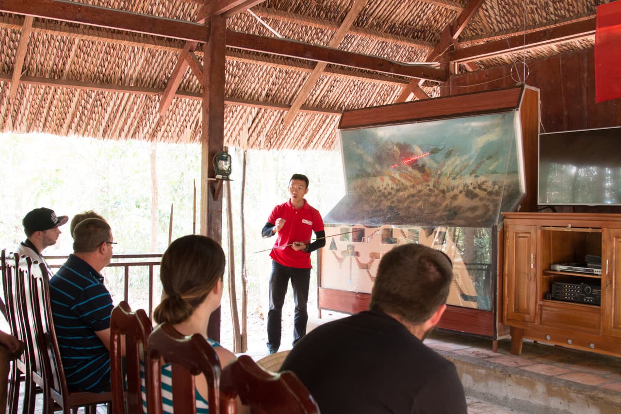 Tour de día completo por Ciudad Ho Chi Minh y los túneles de Cu Chi - imagen 11