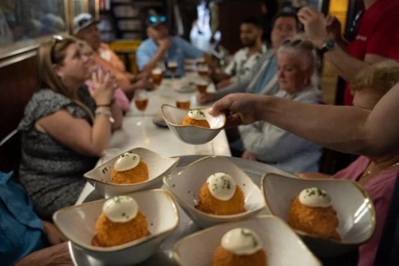 Barcelona Old Town Tapas Night Walking Tour - image 7