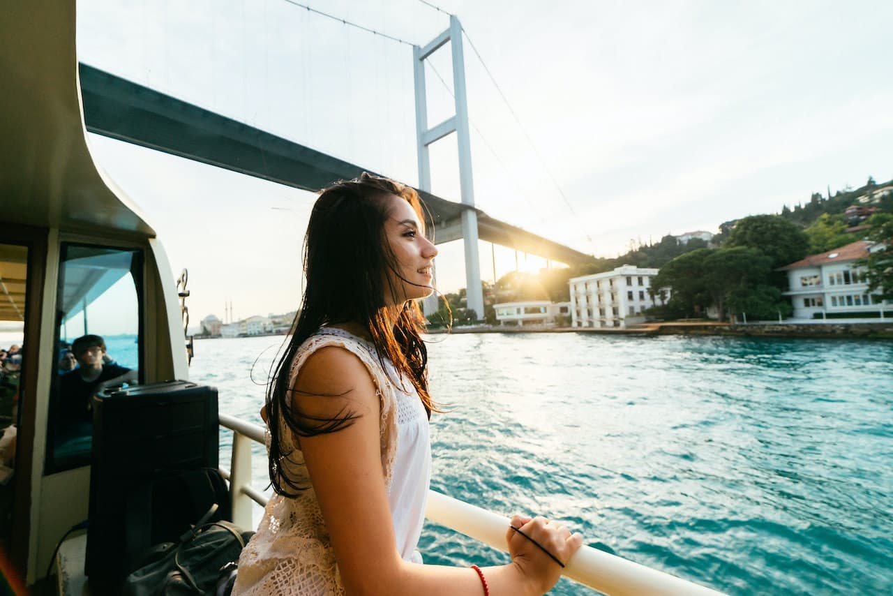 Bosphorus Sightseeing Cruise on a Luxury Yacht - image 12