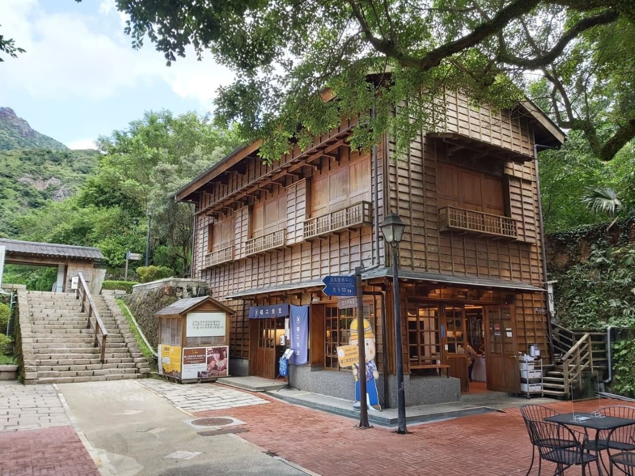 Jiufen Night Tour from Taipei: Jiufen Old Street, ShueiNanDong Golden Waterfall, Baoshishan Lookout - imagen 6