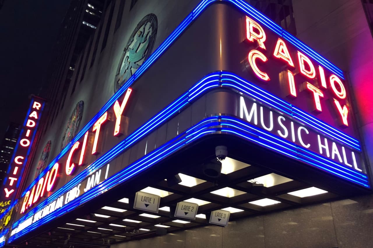 Radio City Music Hall Christmas Spectacular Show Starring the Rockettes Tickets - image 2