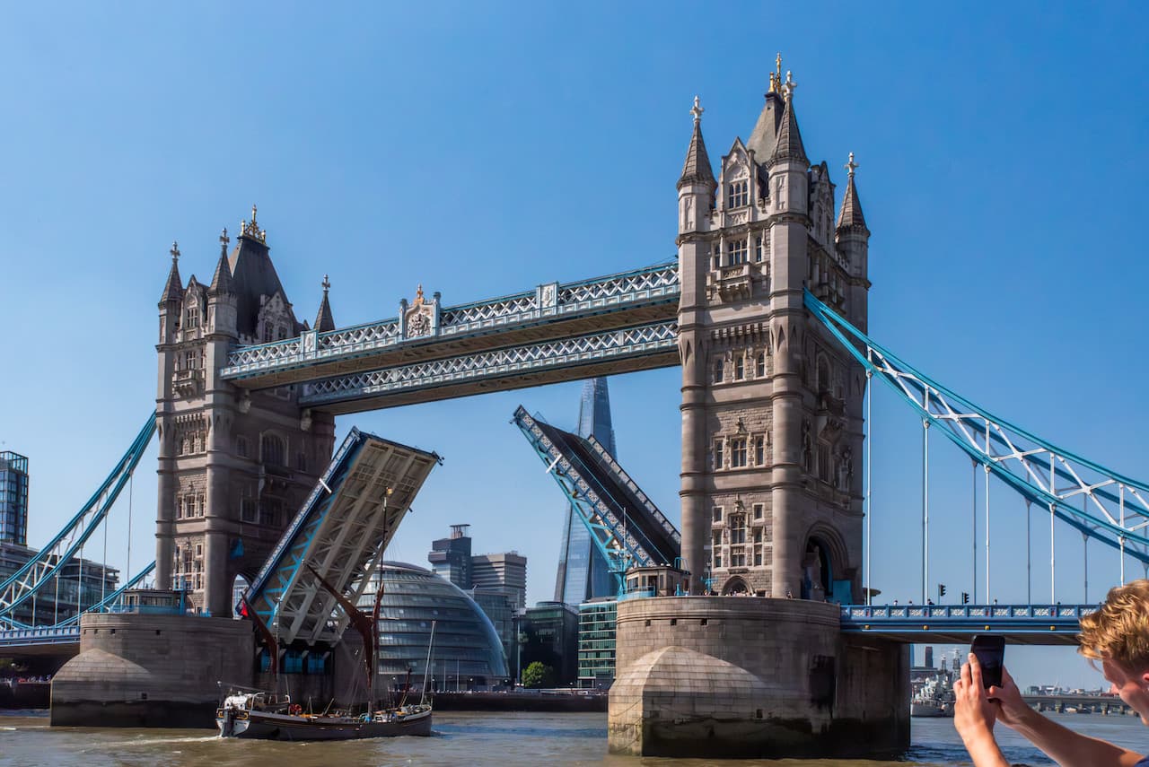 Thames River Sightseeing Cruise - image 6