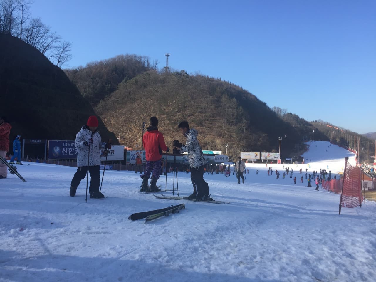 Elysian Gangchon Ski Resort and Eobi Ice Valley Full-Day Tour from Seoul - image 8
