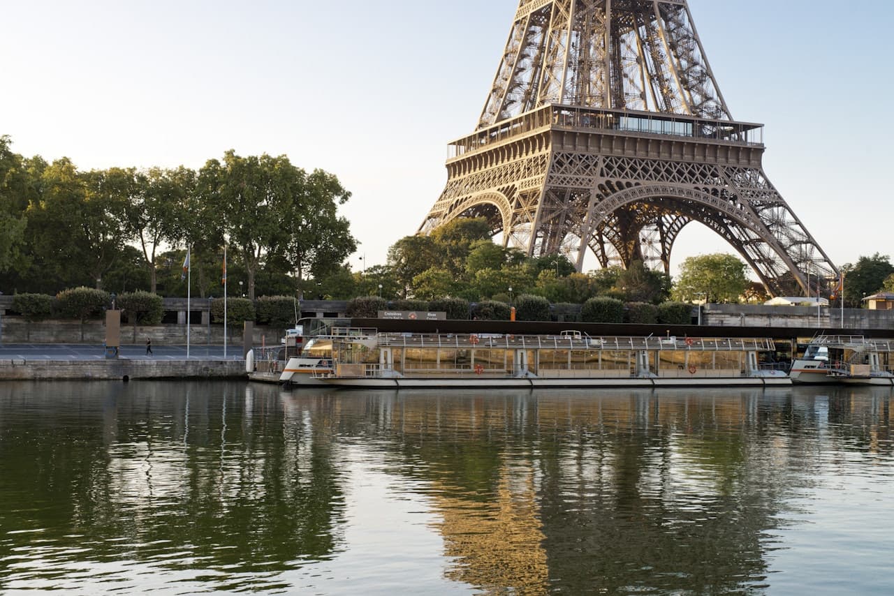 Seine River Cruise by Bateaux Parisiens – Departing from the Eiffel Tower - image 3