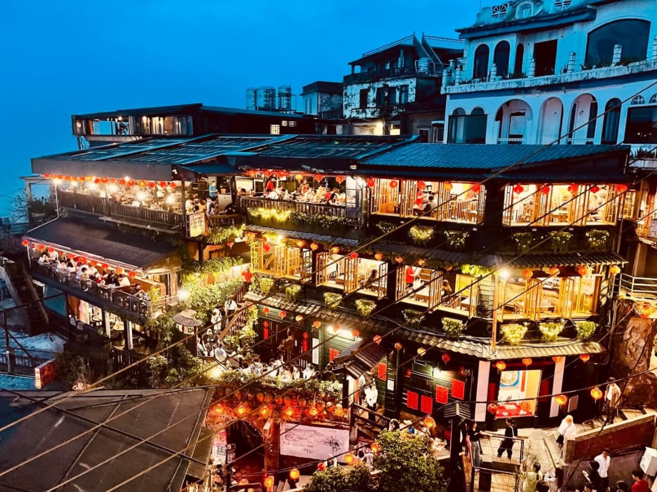 Jiufen Night Tour from Taipei: Jiufen Old Street, ShueiNanDong Golden Waterfall, Baoshishan Lookout - main image