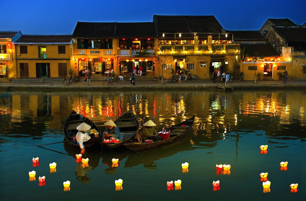 Hoai River Evening Boat Ride with Lantern Experience - main image