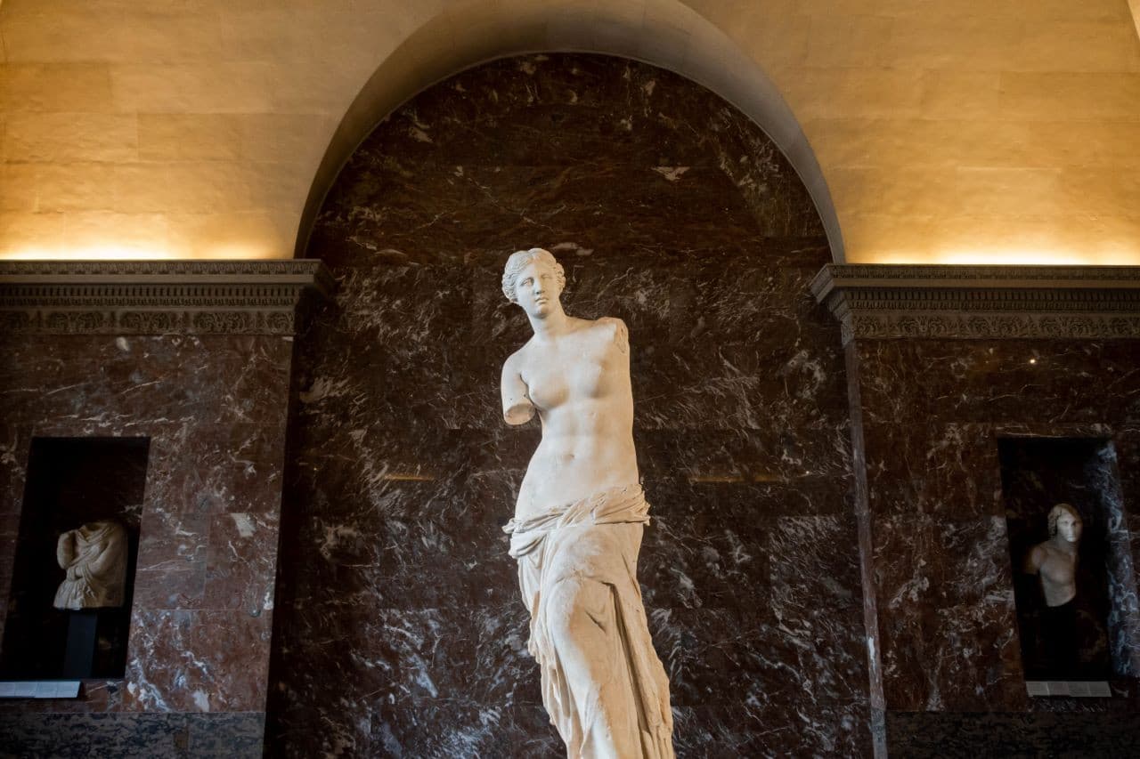 Louvre Museum Skip-the-Line Guided Tour - image 4