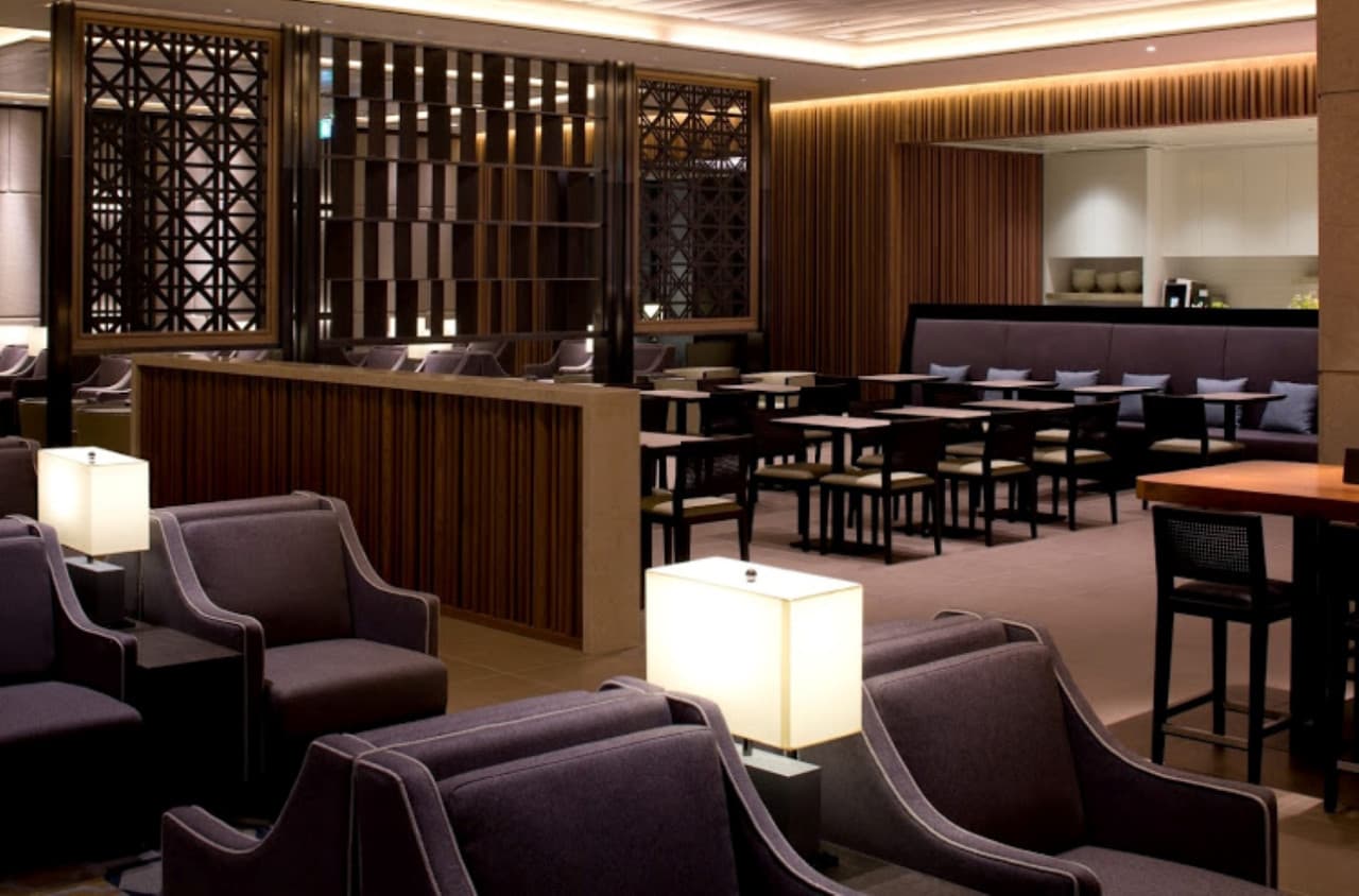 Plaza Premium Lounge - London Heathrow Airport Terminal 2 - image 3