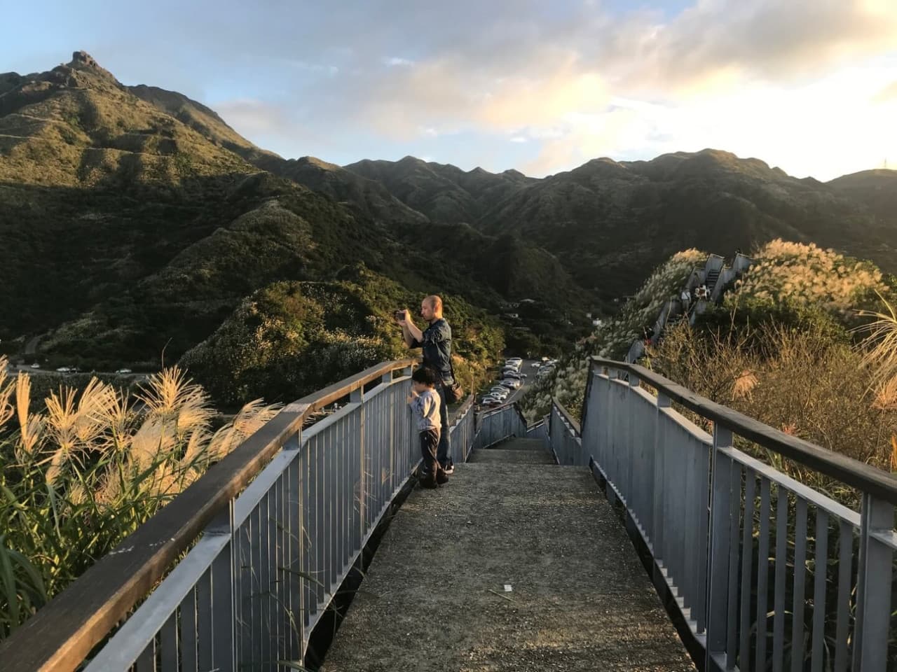 Jiufen Night Tour from Taipei: Jiufen Old Street, ShueiNanDong Golden Waterfall, Baoshishan Lookout - image 2