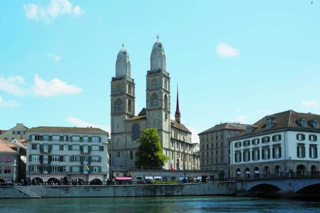 Zurich City Tour with Ferry and Felsenegg Cable Car - image 7